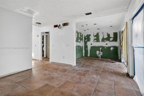 Купить таунхаус в Майами, Флорида 3 спальни, 147.16м2, № 1973951 - фото 7