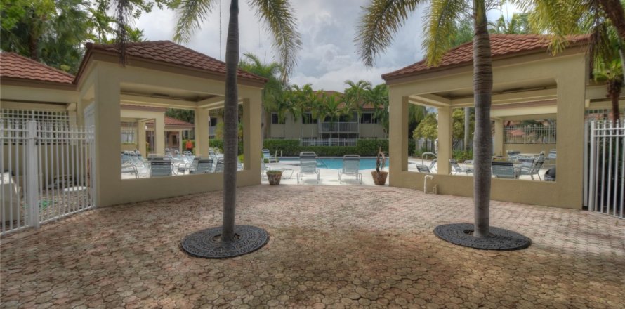 Condo in Plantation, Florida, 3 bedrooms № 856237