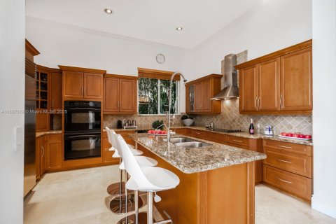 Снять в аренду виллу или дом в Уэстон, Флорида 5 спален, 356.19м2, № 1822202 - фото 6