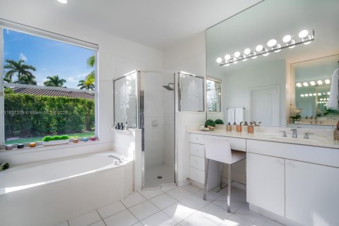 Снять в аренду виллу или дом в Уэстон, Флорида 5 спален, 356.19м2, № 1822202 - фото 14