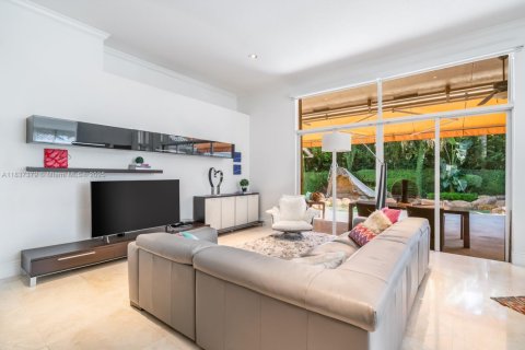 Снять в аренду виллу или дом в Уэстон, Флорида 5 спален, 356.19м2, № 1822202 - фото 11