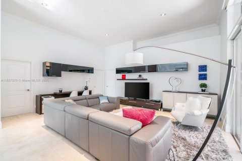 Снять в аренду виллу или дом в Уэстон, Флорида 5 спален, 356.19м2, № 1822202 - фото 9