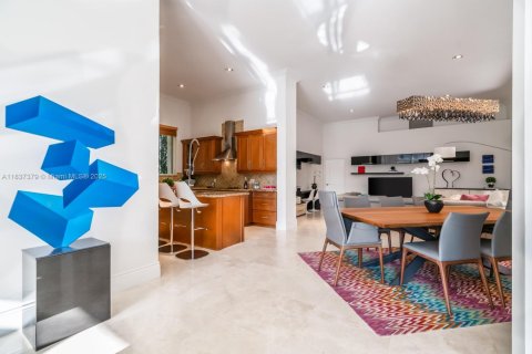 Снять в аренду виллу или дом в Уэстон, Флорида 5 спален, 356.19м2, № 1822202 - фото 4