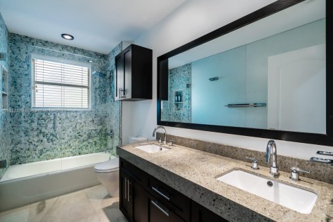 Снять в аренду виллу или дом в Уэстон, Флорида 5 спален, 356.19м2, № 1822202 - фото 17