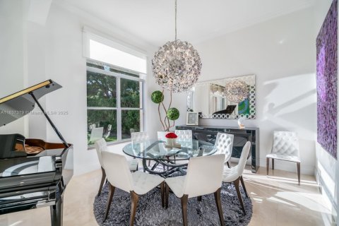 Снять в аренду виллу или дом в Уэстон, Флорида 5 спален, 356.19м2, № 1822202 - фото 3