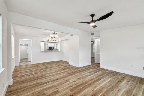 Casa en venta en Tampa, Florida, 3 dormitorios, 117.06 m2 № 1666919 - foto 9