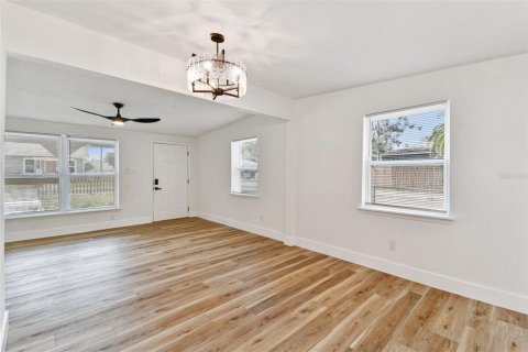 Casa en venta en Tampa, Florida, 3 dormitorios, 117.06 m2 № 1666919 - foto 14