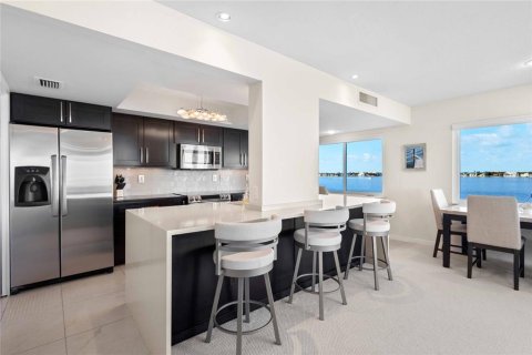 Copropriété à vendre à Sarasota, Floride: 2 chambres, 153.01 m2 № 1908776 - photo 13