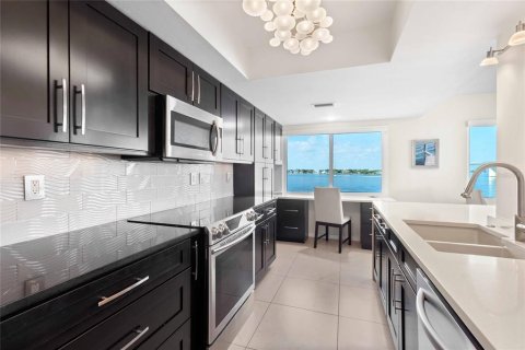 Copropriété à vendre à Sarasota, Floride: 2 chambres, 153.01 m2 № 1908776 - photo 14