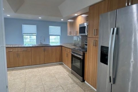 Casa en venta en Miramar, Florida, 4 dormitorios, 215.63 m2 № 2018784 - foto 14