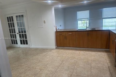 Casa en venta en Miramar, Florida, 4 dormitorios, 215.63 m2 № 2018784 - foto 12
