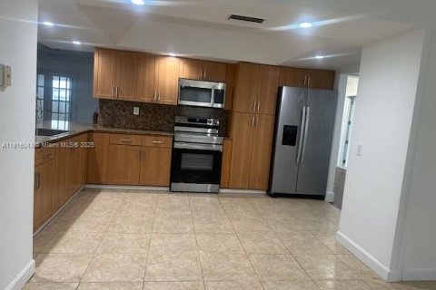 Casa en Miramar, Florida 4 dormitorios, 215.63 m2 № 2018784