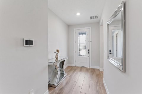 Casa en venta en Lake Worth, Florida, 5 dormitorios, 272.2 m2 № 2384569 - foto 3