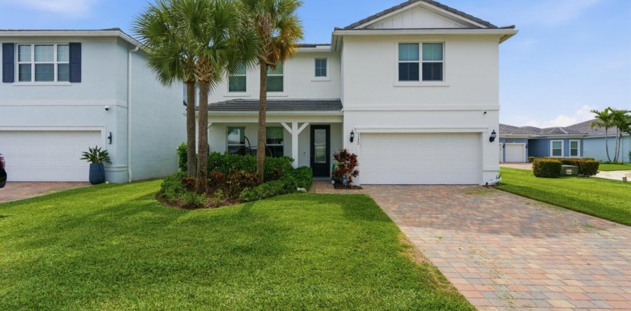 Casa en Lake Worth, Florida 5 dormitorios, 272.2 m2 № 2384569
