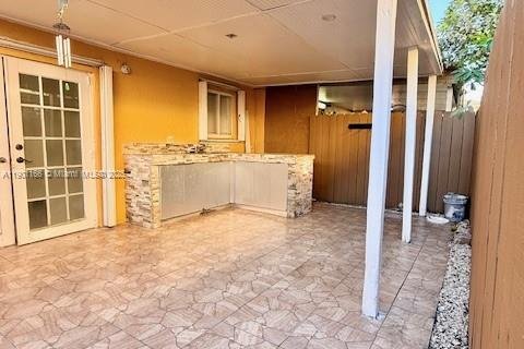 Townhouse in Hialeah Gardens, Florida 3 bedrooms, 109.62 sq.m. № 1951462 - photo 18