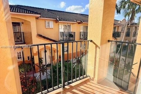 Townhouse in Hialeah Gardens, Florida 3 bedrooms, 109.62 sq.m. № 1951462 - photo 17