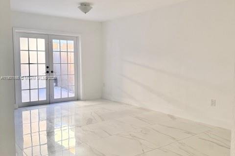 Townhouse in Hialeah Gardens, Florida 3 bedrooms, 109.62 sq.m. № 1951462 - photo 6