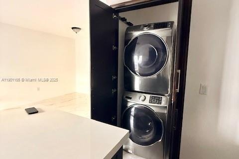 Townhouse in Hialeah Gardens, Florida 3 bedrooms, 109.62 sq.m. № 1951462 - photo 9