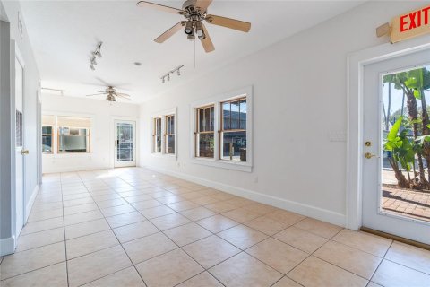 Commercial property in New Smyrna Beach, Florida 165.27 sq.m. № 1722728 - photo 10