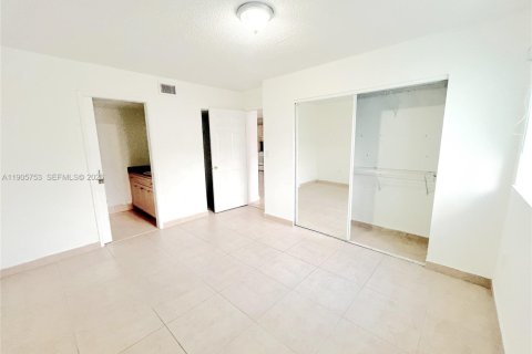Снять в аренду кондоминиум в Хайалиа, Флорида 2 спальни, 71.07м2, № 2079972 - фото 27