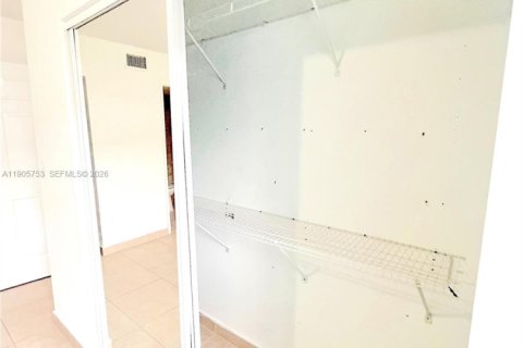 Снять в аренду кондоминиум в Хайалиа, Флорида 2 спальни, 71.07м2, № 2079972 - фото 28