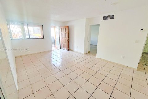 Снять в аренду кондоминиум в Хайалиа, Флорида 2 спальни, 71.07м2, № 2079972 - фото 12