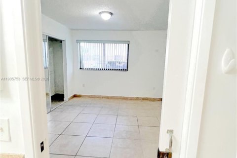Снять в аренду кондоминиум в Хайалиа, Флорида 2 спальни, 71.07м2, № 2079972 - фото 26