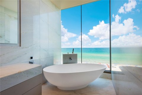 Condo in Sunny Isles Beach, Florida, 4 bedrooms  № 1293057 - photo 12