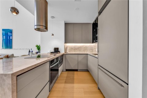 Condo in Miami, Florida, 1 bedroom  № 1934443 - photo 4