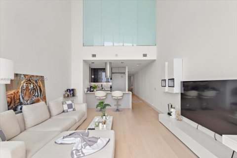 Condo in Miami, Florida, 1 bedroom  № 1934443 - photo 7