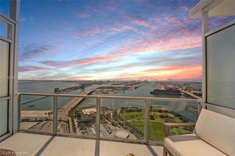 Condo in Miami, Florida, 1 bedroom  № 1934443 - photo 10