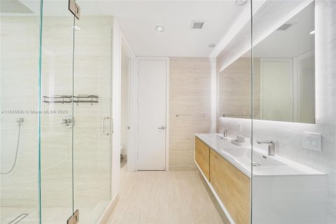 Condo in Miami, Florida, 1 bedroom  № 1934443 - photo 23