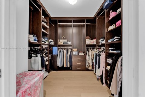 Condo in Miami, Florida, 1 bedroom  № 1934443 - photo 25