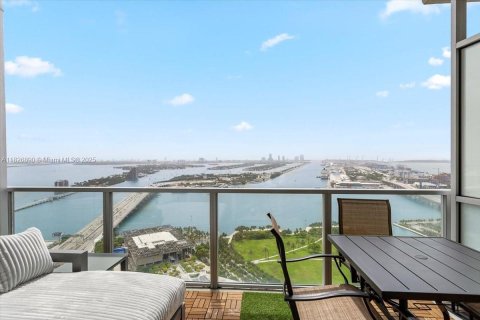 Condo in Miami, Florida, 1 bedroom  № 1934443 - photo 9