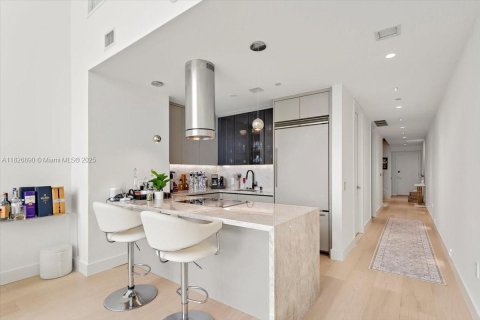 Condo in Miami, Florida, 1 bedroom  № 1934443 - photo 6