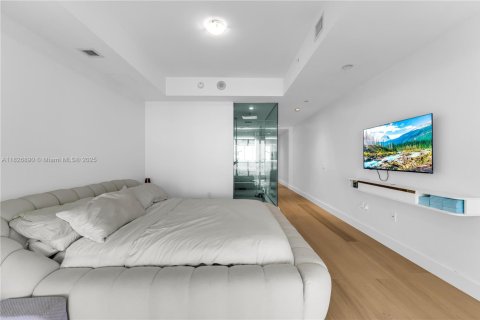 Condo in Miami, Florida, 1 bedroom  № 1934443 - photo 20