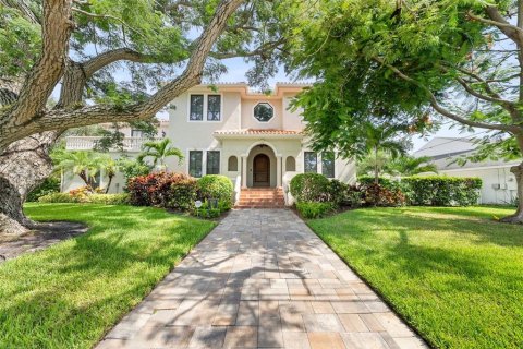 Casa en venta en Tampa, Florida, 6 dormitorios, 427.63 m2 № 1834846 - foto 1