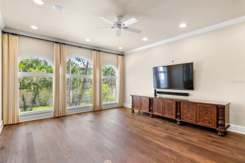 Casa en venta en Tampa, Florida, 6 dormitorios, 427.63 m2 № 1834846 - foto 6