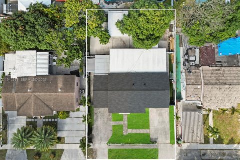 House in Hialeah, Florida 3 bedrooms, 140 sq.m. № 2001444 - photo 4