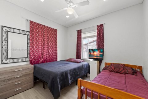 House in Hialeah, Florida 3 bedrooms, 140 sq.m. № 2001444 - photo 19