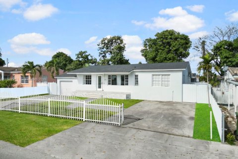 House in Hialeah, Florida 3 bedrooms, 140 sq.m. № 2001444