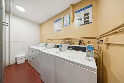 Condo in Hialeah Gardens, Florida, 1 bedroom  № 1749720 - photo 23