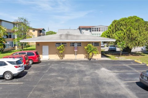 Condo in Hialeah Gardens, Florida, 1 bedroom  № 1749720 - photo 2
