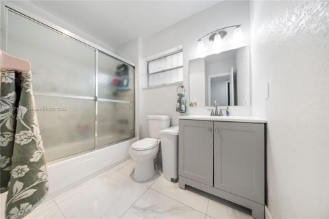 Condo in Hialeah Gardens, Florida, 1 bedroom  № 1749720 - photo 22