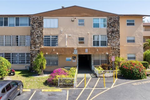 Condo in Hialeah Gardens, Florida, 1 bedroom  № 1749720 - photo 1