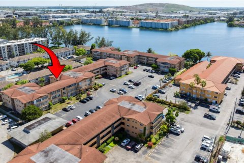 Condo in Hialeah Gardens, Florida, 1 bedroom  № 1749720 - photo 5