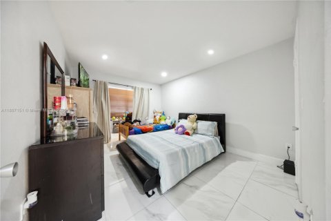 Condo in Hialeah Gardens, Florida, 1 bedroom  № 1749720 - photo 13