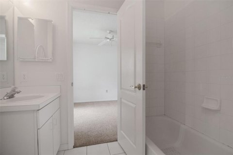 House in Tampa, Florida 4 bedrooms, 165.92 sq.m. № 2237553 - photo 21