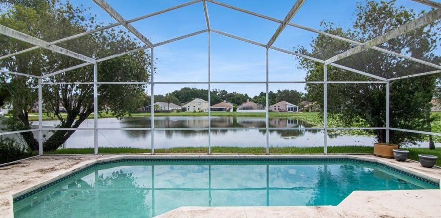 House in Tampa, Florida 4 bedrooms, 165.92 sq.m. № 2237553