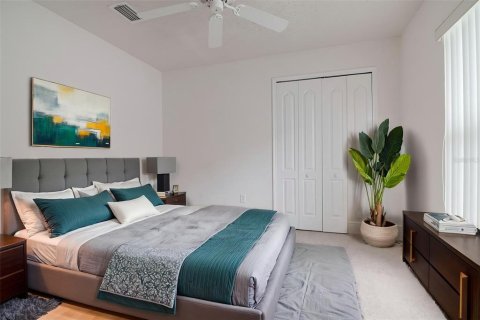 House in Tampa, Florida 4 bedrooms, 165.92 sq.m. № 2237553 - photo 24